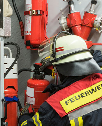 The correct configuration of the fire extinguisher and the choice of accessories